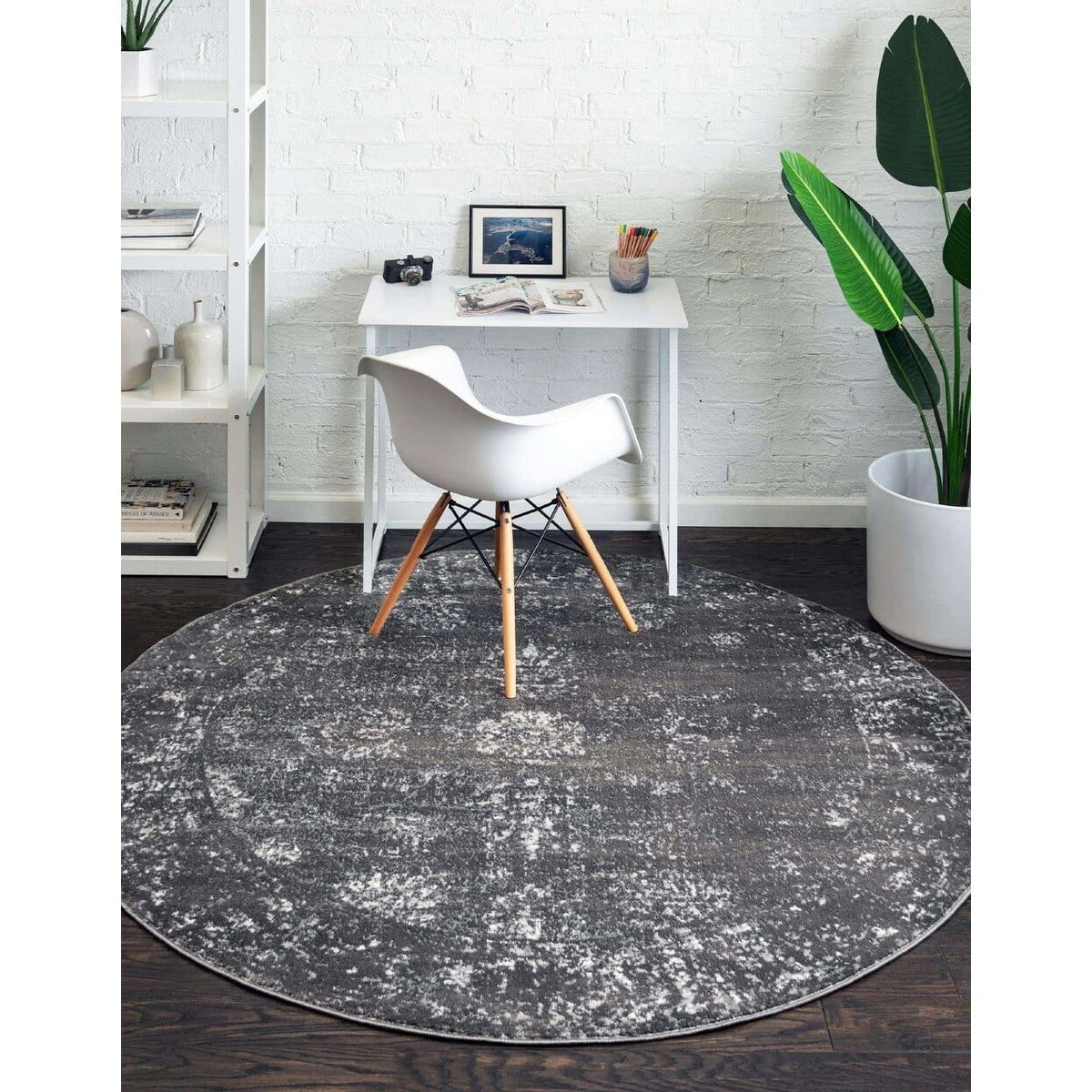Dark Gray 4' Round Area Rug Y97271
