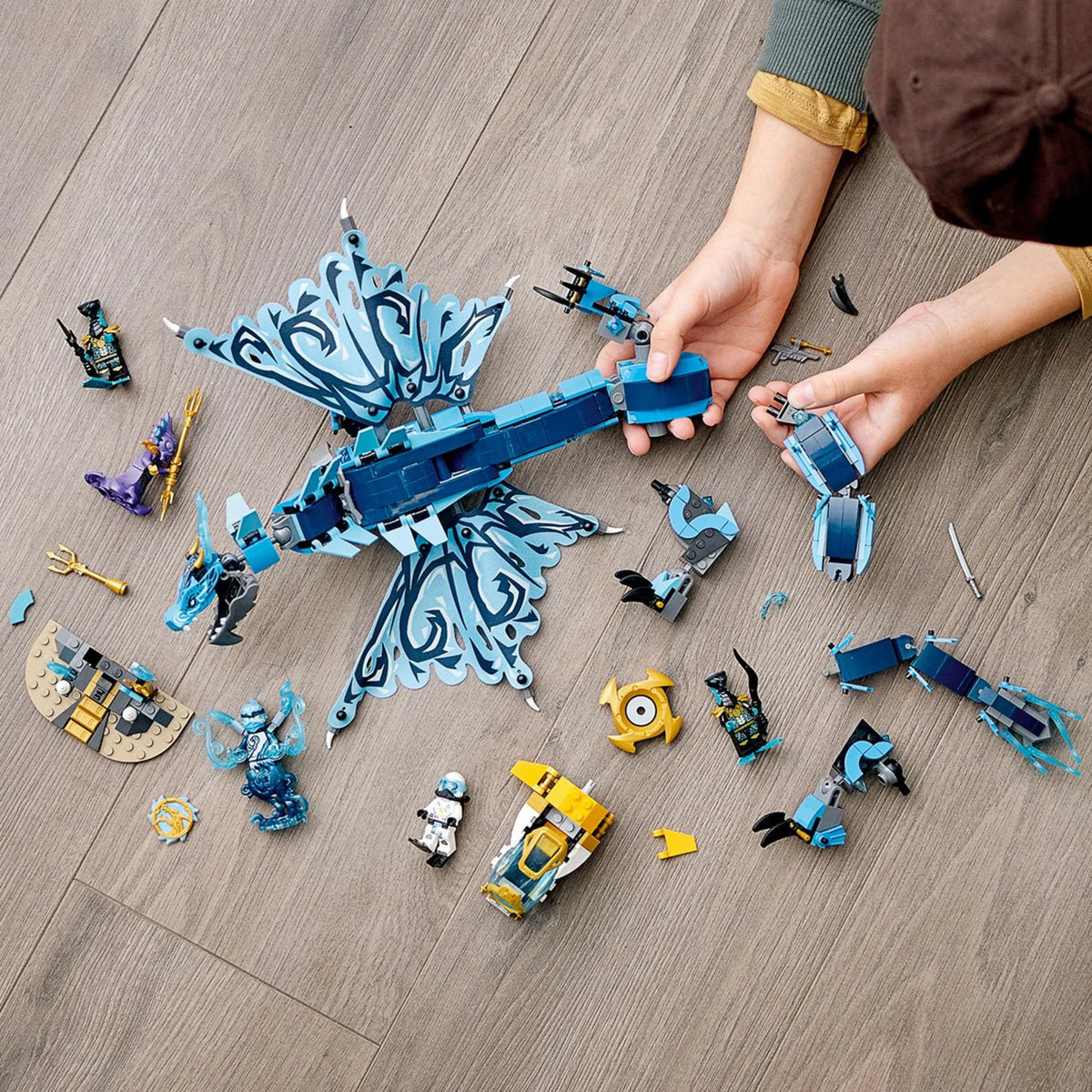 Water Dragon Toy Building Set with 5 Minifigures W4570